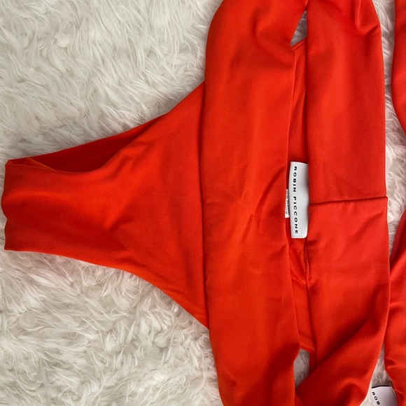 Robin Piccone Bikini - Picture 3 of 9